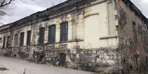 Kars’ta, sahiplerinin terk ettiği tarihi evler yıkılıyor