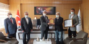 DSİ Kars 24. Bölge Müdürlüğü'nden Prof. Dr. Hacali Necefoğlu'na teşekkür plaketi