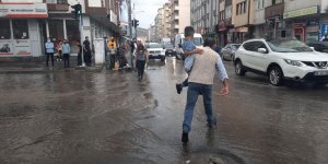 Kars’ta caddeler göle döndü