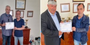 TFF Kars İl Temsilcisi Rıza Akıl ve ASKF Başkanı Burhan Taş'a teşekkür belgesi