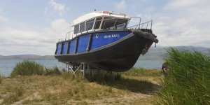 İskele yıkılınca tekne rafa kaldırıldı!