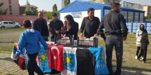 İYİ Parti Kars Gençlik Kolları Anma Programında İkramda Bulundu