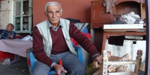 Unutulmuş tarım aletlerinin ahşap maketlerini yaparak çocukları sevindiriyor