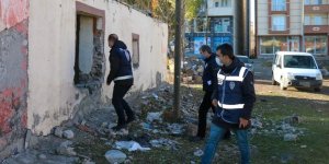 Kars’ta okul çevresi didik didik arandı
