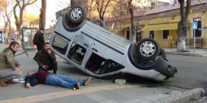  Takla atan otomobilden yaralı kurtuldu