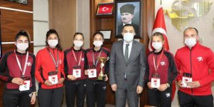 Öksüz, başarılı sporcuları ağırladı