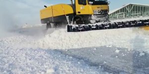 Harakani Havalimanında karla mücadele!