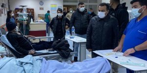 ​​​​​​​Kars Valisi Türker Öksüz  kazazedeleri ziyaret etti