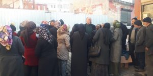 Kars’ın efsane muhtarı Özcan Müçük, ihtiyaç sahiplerini unutmuyor