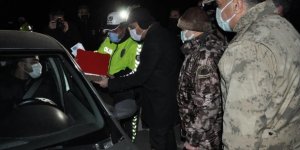 Kars Valisi Öksüz ve Emniyet Müdürü Sağdıç uygulama yapan güvenlik güçlerini yalnız bırakmadı