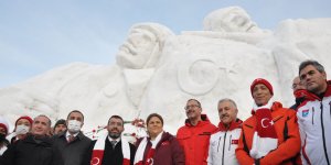 Sarıkamış'ta 'karı yorgan edenler' şehit asker heykeli açıldı