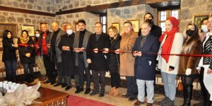 Kars’ta öğretim elemanlarının karma sergisi beğeni topladı