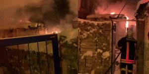 Kars’ta metruk evde çıkan yangın korkuttu!