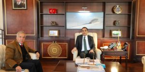 Gazeteci Yavuz Donat, Kars Valisi ve Belediye Başkan Vekili Türker Öksüz'ü ziyaret etti