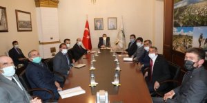 Vali Öksüz muhtarlarla buluştu