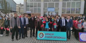 Masa tenisinde Arpaçay 3 Kasım Ortaokulu şampiyon oldu