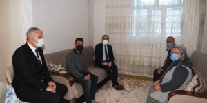 Vali Türker Öksüz’den Evi Yanan Serhat Ailesine Ziyaret…
