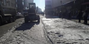 Kars Belediyesi’nin karla mücadelesi sürüyor