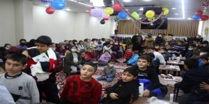 Kars’ta çocuklar, Hz. İmam Mehdi'nin (A.F) doğum gününü kutladı
