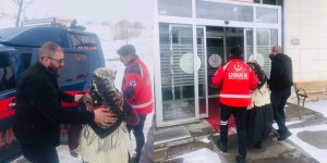 Kars’ta yaralı Telli ninenin yardımına UMKE ekibi yetişti