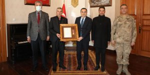 Şehit Oğuzhan Ulaş’ın ‘Devlet Övünç Madalyası’ babasına tevcih edildi