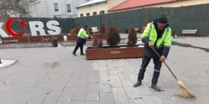 Belediye, parklarda bahar temizliğine başladı
