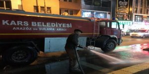 Kars'ta, Belediye kaldırım ve yolları yıkıyor