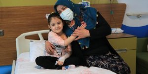 Kars'tan ambulans uçakla Adana’ya gelen Asya, taburcu edildi