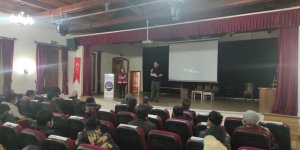 Kars'ta ikamet eden yabancı uyruklu şahıslara ülkemizdeki kanunlar anlatıldı...