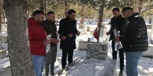 İYİ Parti Gençlik Kolları Kars İl Başkanlığı'ndan Kars Şehitliği'ne ziyaret