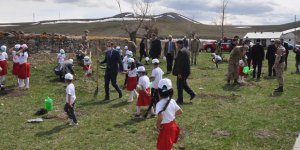 Kars’ta “Bir Fidan Bir Kitap” etkinliği