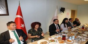 Vali Türker Öksüz, Sağlık çalışanlarıyla iftar yaptı