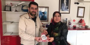 İYİ Parti Gençlik Kolları Anneler Günü dolayısıyla çeşitli hediyeler dağıttı