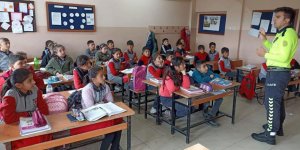 Kars’ta öğrencilere trafik kuralları anlatıldı