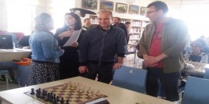 Kars İl Halk Kütüphanesinde satranç turnuvası düzenlendi