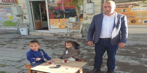 Efsane Muhtar Özcan Müçük, kaybolan çocukları bularak Polise teslim etti