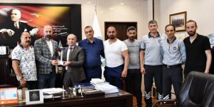 Futsal Şampiyonu takım, Rektör Kapu’yu ziyaret etti