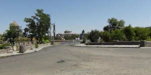 Kars’ta termometreler 35’i gördü, caddeler boş kaldı