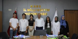 Kars Milli Eğitim İl Müdürü Aydın Acay, YKS'de başarılı olan öğrencilerle buluştu