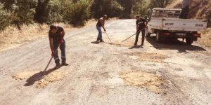 Kars’ta bozuk yolları santral çalışanları doldurdu