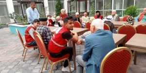 Kızılay Kars Şubesi, Dünya Yaşlılar Günü’nde Yaşlıları Sevindirdi