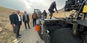 Kağızman’da köy yolları sıcak asfalt oluyor