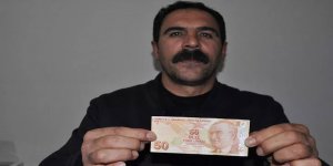 50 lirada sıfır olmadığını parasını sayarken fark etti