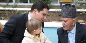Kars Huzurevi'nde Sevindiren Bayram Ziyareti