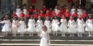 Miniklerden 23 Nisan kutlaması