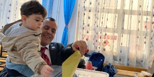 BBP adayı Karahal torunuyla birlikte oyunu kullandı