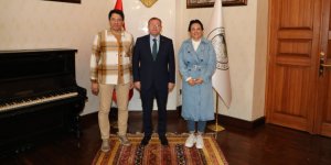 Sanatçı Hamit Alp ve Selma Geçer Kars Valisi'ni Ziyaret Etti