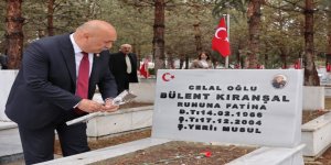 CHP Kars Belediye Başkan Adayı Dindar Gültekin, Kars Garnizon Şehitliği’ni ziyaret etti