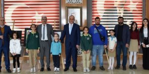 İl Emniyet Müdürü Mehmet Ömür Saka, dereceye giren öğrencileri ödüllendirdi