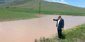 Kars Ziraat Odası Başkanı Özcan Müçük, Afet Sonrası Alaca Köyü'ndeki Çiftçilerin Yanında